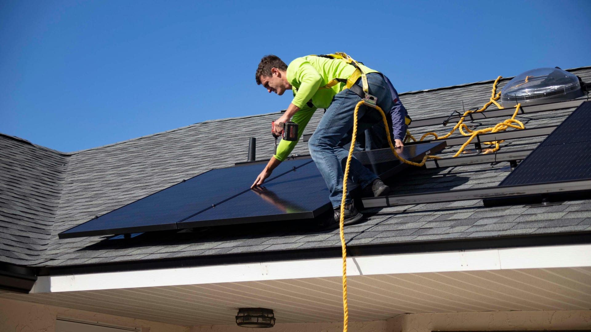 Installation de panneaux solaires : est-ce toujours rentable en 2024 ?