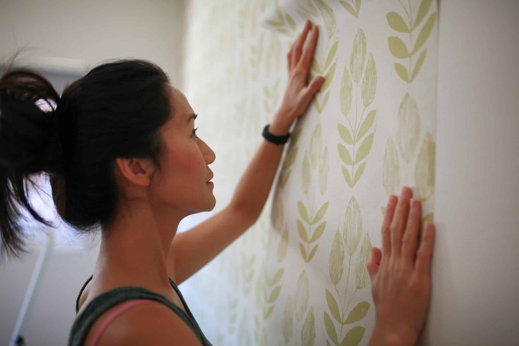 DIY project: female hanging wallpaper